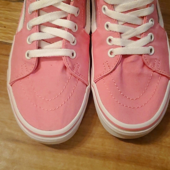 Hardly worn siz e 7 high top Vans!! Great condition! - Picture 5 of 5